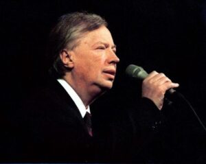 Kiedy byłem małym chłopcem – tekst piosenki, który wywołuje emocje i wspomnienia