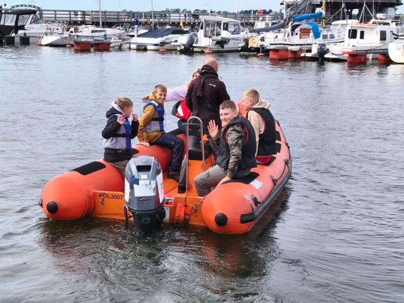 Gdzie ta keja – odkryj emocje żeglarskiej przygody w niezapomnianym tekście piosenki