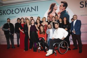 Muzyka z filmu Skołowani – odkryj utwory, które poruszają emocje i serca słuchaczy