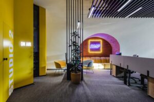 Jak odbierać RMF FM w Warszawie? Oto najlepsze częstotliwości i opcje nadawania