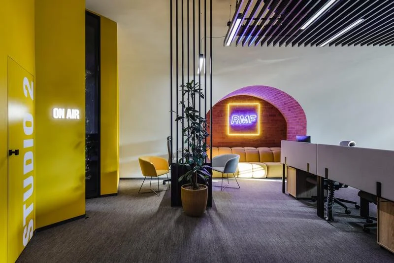 Jak odbierać RMF FM w Warszawie? Oto najlepsze częstotliwości i opcje nadawania