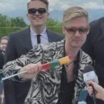 Kto pisze teksty piosenek? Odkryj znanych autorów i ich niezapomniane dzieła