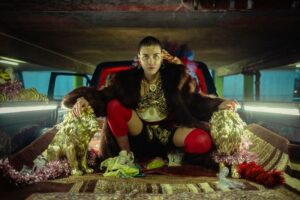 Muzyka z filmu Infamia: Odkryj pasjonujące emocje i twórców soundtracku