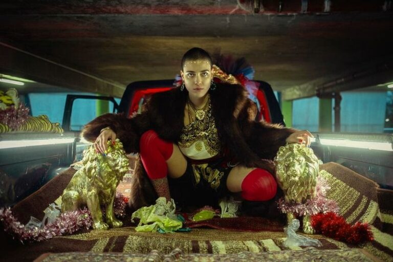 Muzyka z filmu Infamia: Odkryj pasjonujące emocje i twórców soundtracku