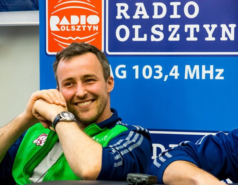 Odkryj emocje w muzyce z filmu Forst: utwory Macieja Dobrowolskiego, które poruszają serce